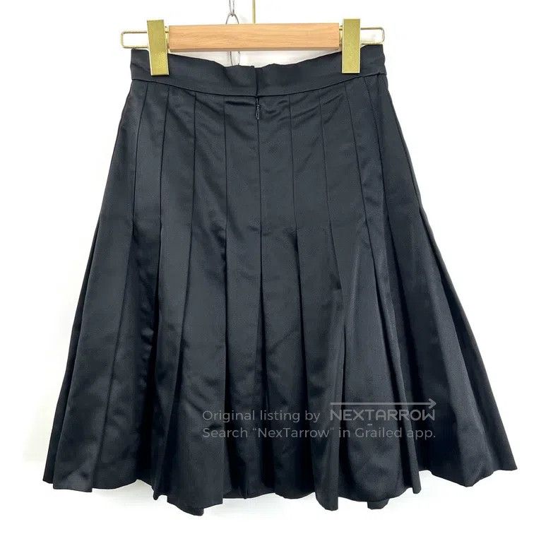 Chanel Chanel Black satin small logo pleated skirt Size 42" / US 20 - 2 Thumbnail