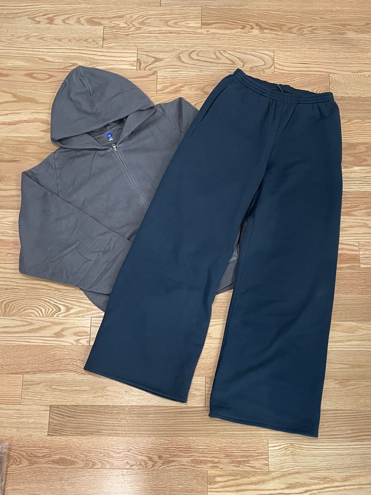 Balenciaga × Gap × Kanye West Yeezy Gap Sweatsuit Size US L / EU 52-54 / 3 - 2 Thumbnail
