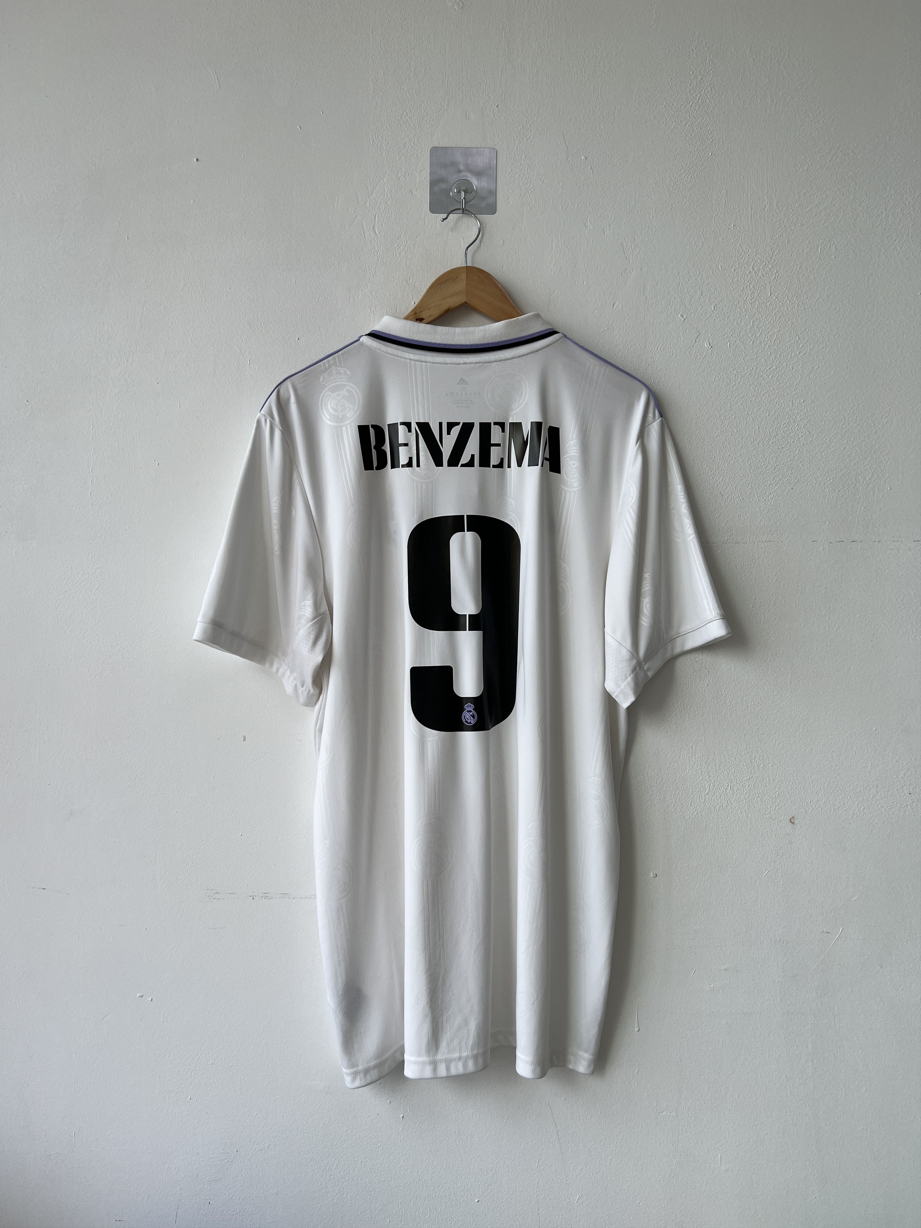 Adidas (XL) Real Madrid 2022-23 Home Kit Benzema #9 Size US XL / EU 56 / 4 - 1 Thumbnail