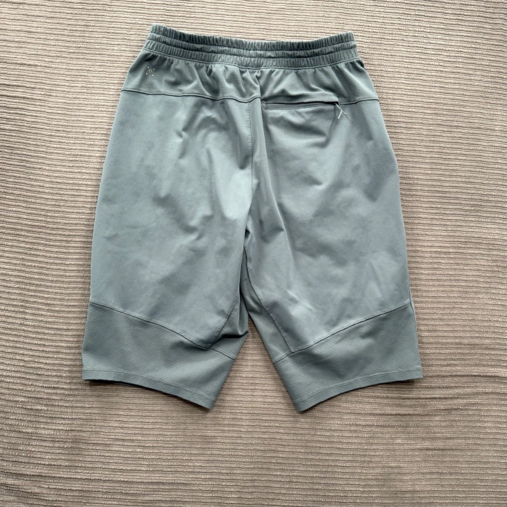 Lululemon Lululemon Shorts Men M Green Drawstring Athletic Inseam 13 in Athletic Gym Running Size US 28 / EU 44 - 2 Thumbnail