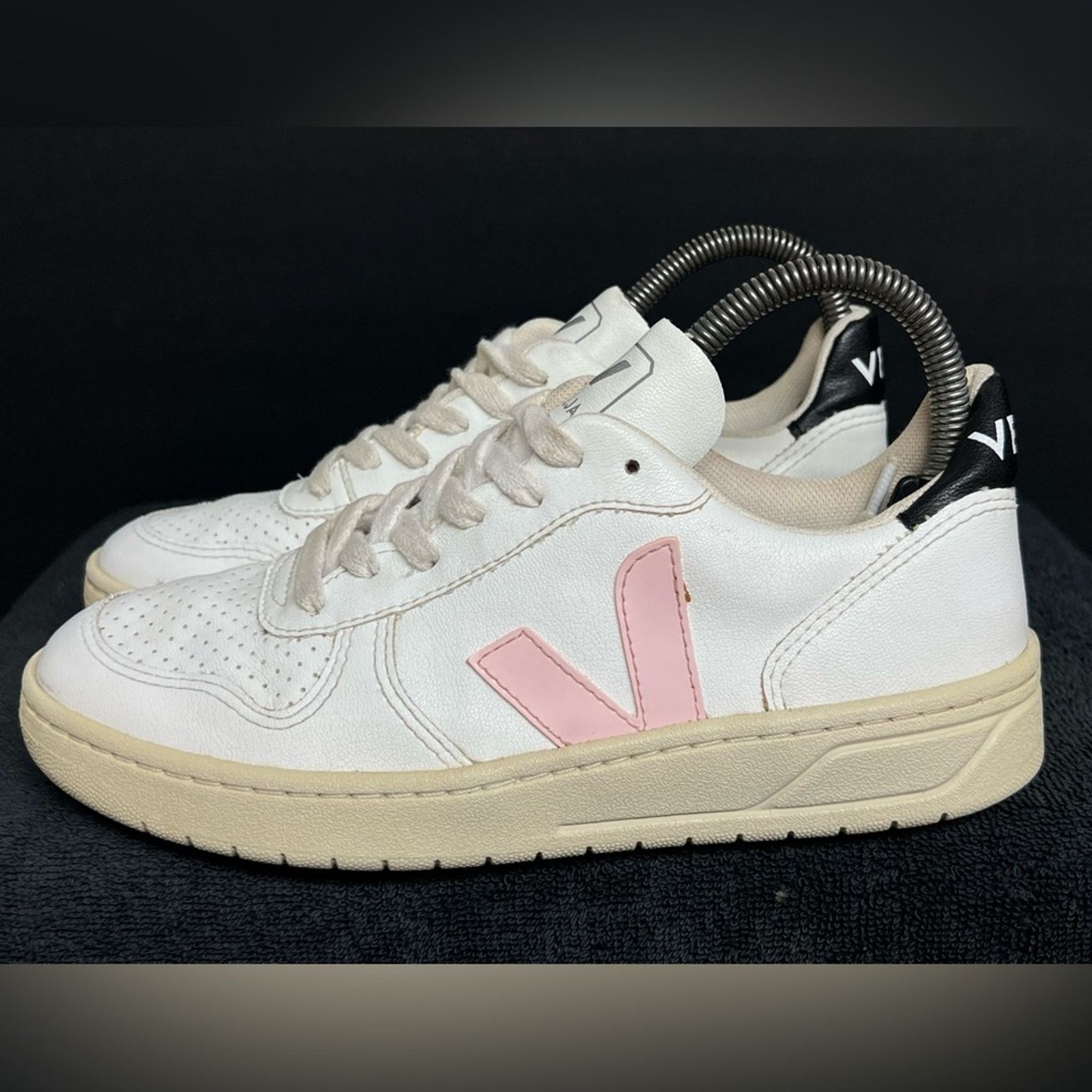 Veja VEJA Women’s V-10 CWL WHITE PETALE Shoes Size 6 RETAIL $120 Size US 6 / IT 36 - 1 Thumbnail