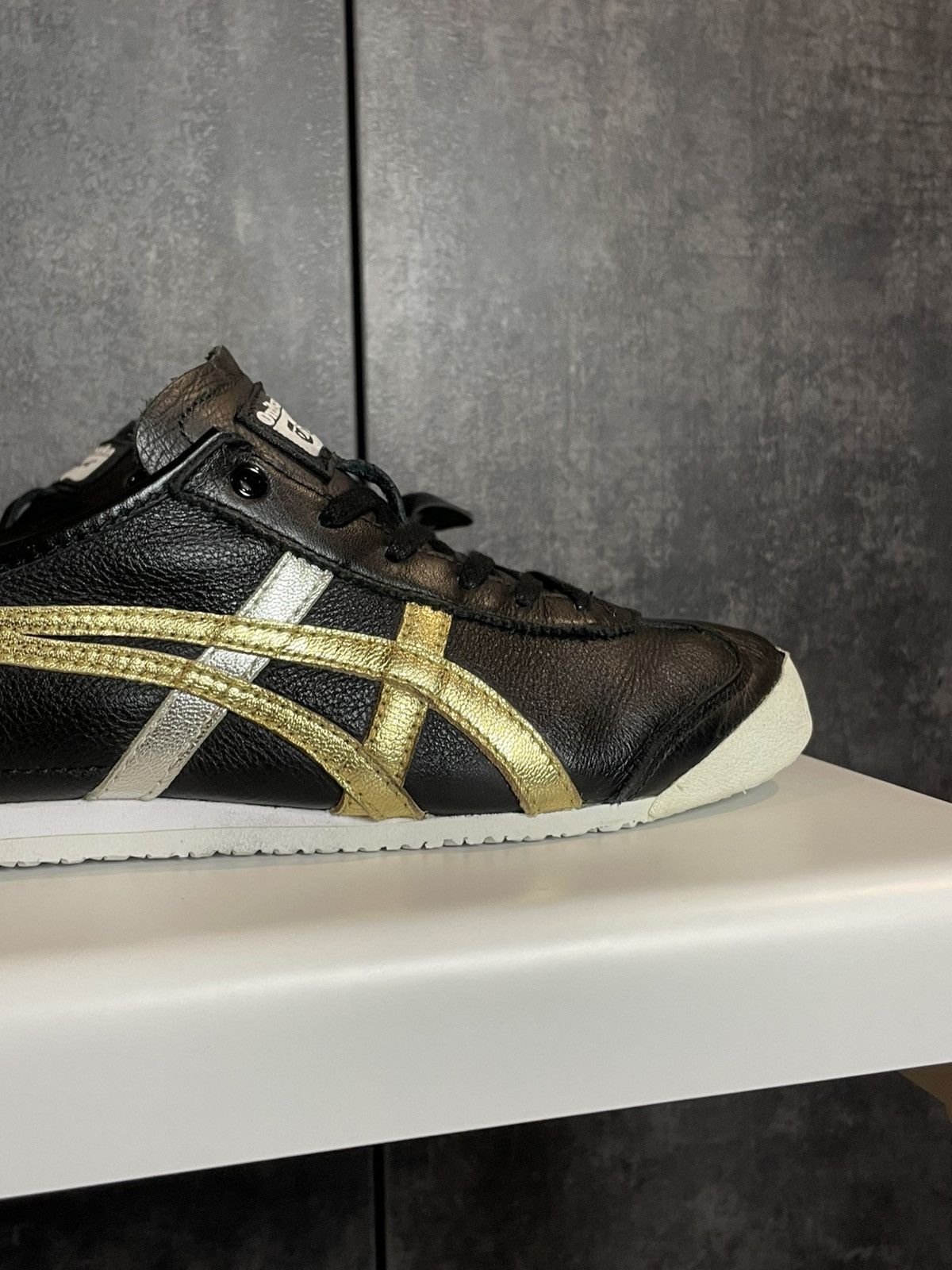 Onitsuka Tiger Onitsuka Tiger Silver Gold Onitsuka Tiger Size US 9.5 / IT 39.5 - 15 Thumbnail