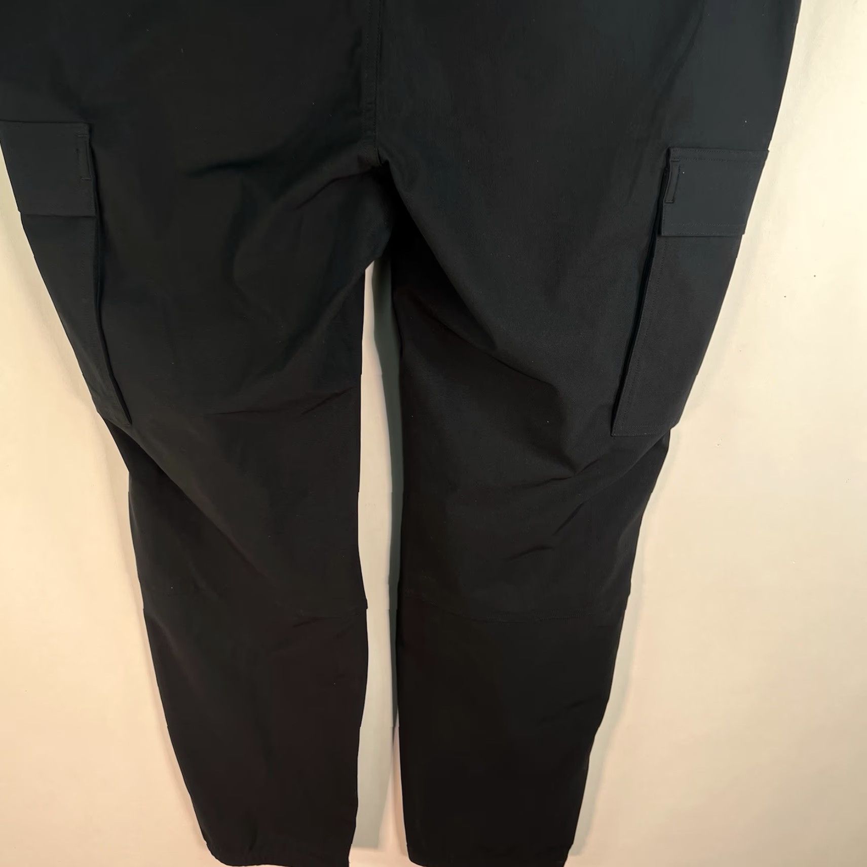Vuori Vuori Mens Meta Cargo Pant - 5-Pocket Slash Pockets Cargo Straight Leg Black 38 X31 Vintage No Size US 38 / EU 54 - 7 Thumbnail