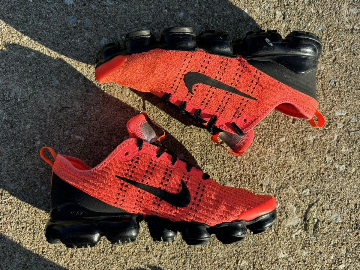 Nike Air VaporMax Flyknit 3 'Flash Crimson Black' Size US 6.5 / EU 39-40 - 2 Thumbnail