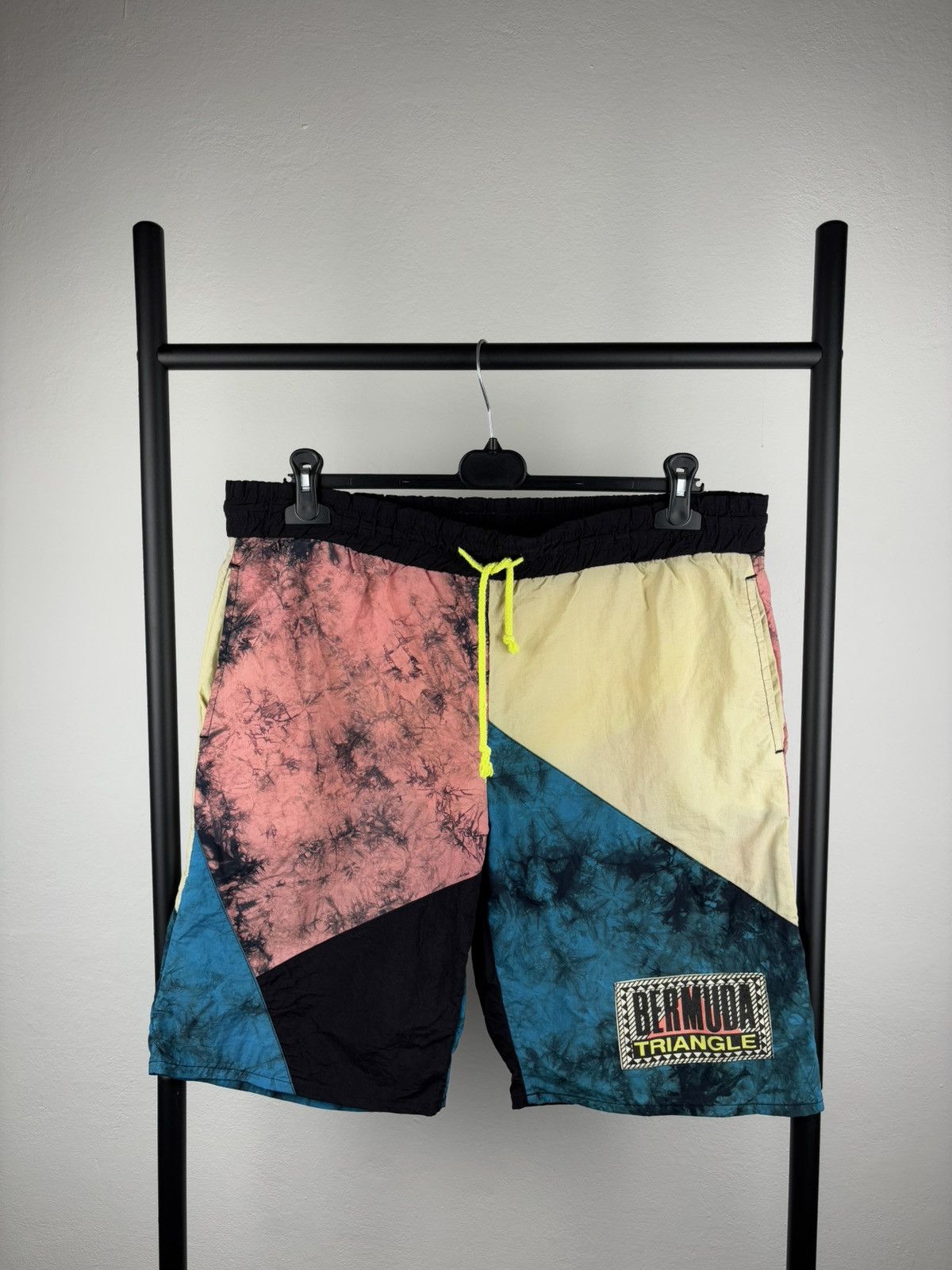 Other Bermuda Triangle crazy shorts size M Size US 32 / EU 48 - 1 Thumbnail