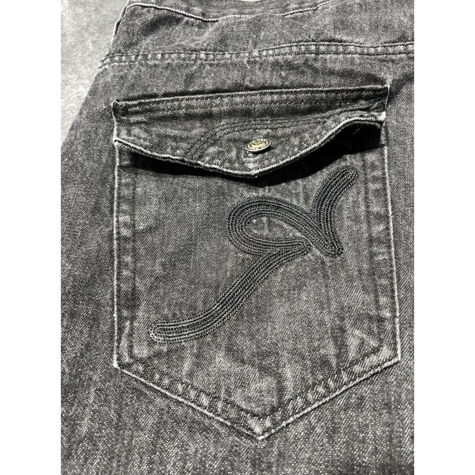 Rocawear VINTAGE Rocawear Bermuda Shorts Mens 40 Black Denim 90s Grunge Baggy Wide Leg Embroidered Cotton Polyester Casual Men Size US 40 / EU 56 - 5 Thumbnail