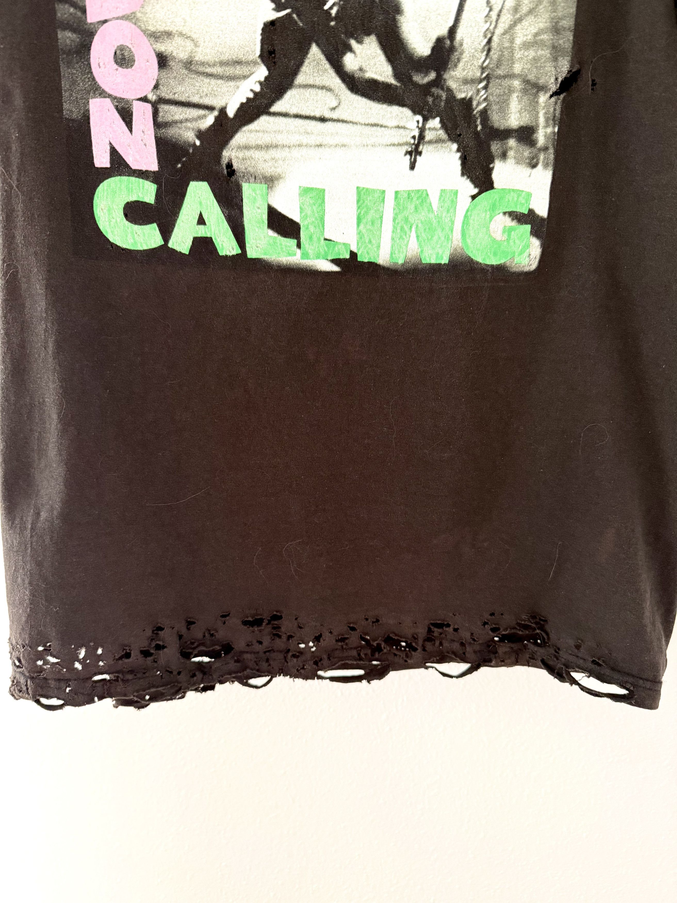 Vintage Distressed The Clash T-Shirt, Grunge / Thrashed (Large) Size US L / EU 52-54 / 3 - 5 Thumbnail
