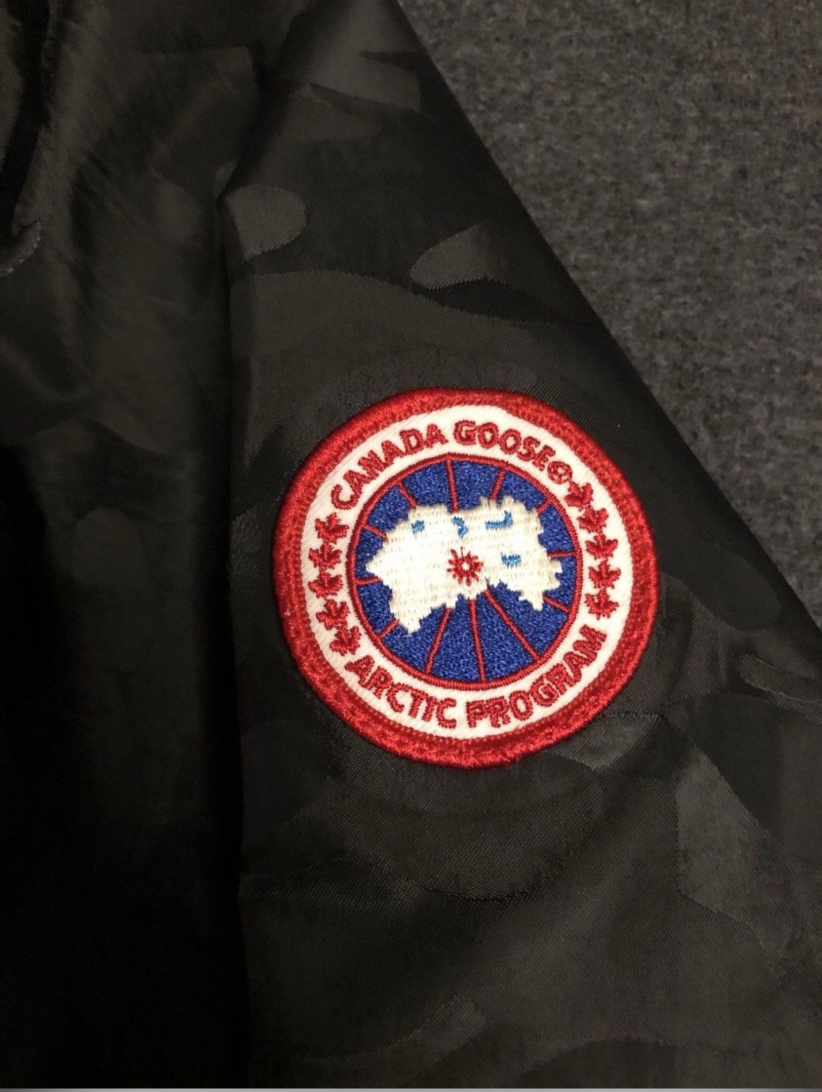 Canada Goose × October's Very Own CANADA GOOSE x OVO XL CAMO JACKET DISCONTINUED ( RARE) Size US XL / EU 56 / 4 - 2 Thumbnail