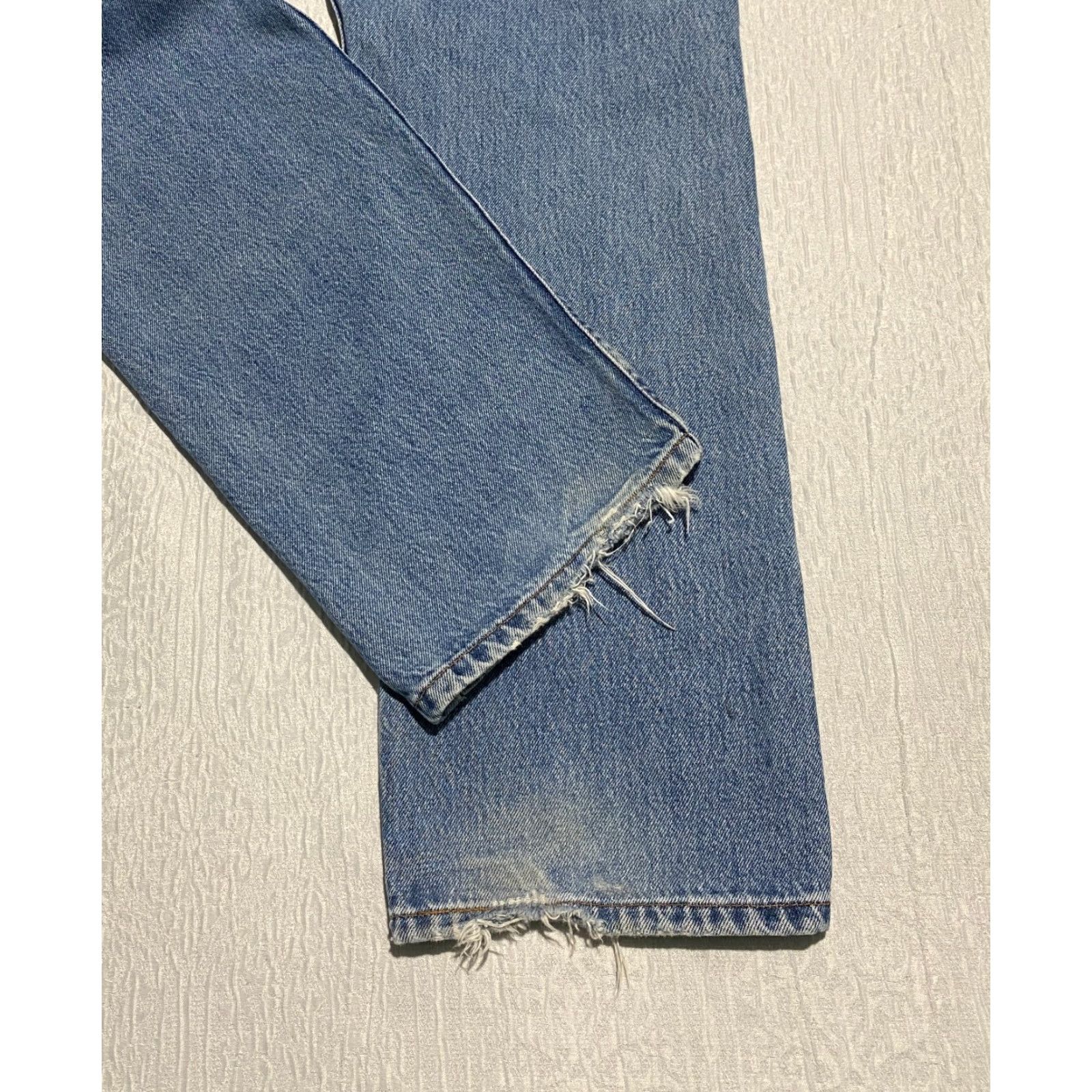 Levi's VINTAGE Levi's 505 Jeans Mens 36x30 Blue Distressed Denim 100% Cotton Regular Fit 5-Pocket Image: Logo (Button, Zip) - Levi's 500 Series Size US 36 / EU 52 - 4 Thumbnail