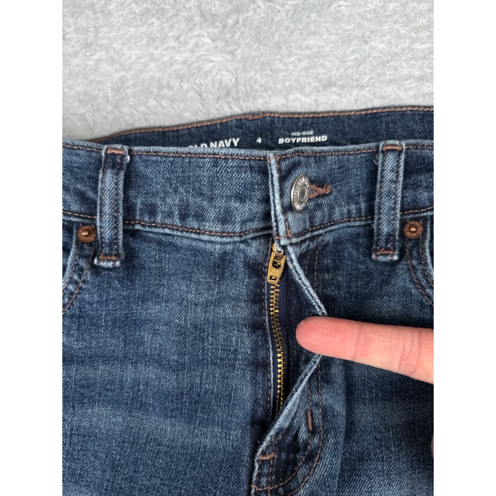 Old Navy VINTAGE Old Navy Jeans Womens 4 Blue Denim Boyfriend Mid Rise Raw Hem Cotton 28x24 Size 32" / US 10 / IT 46 - 5 Thumbnail