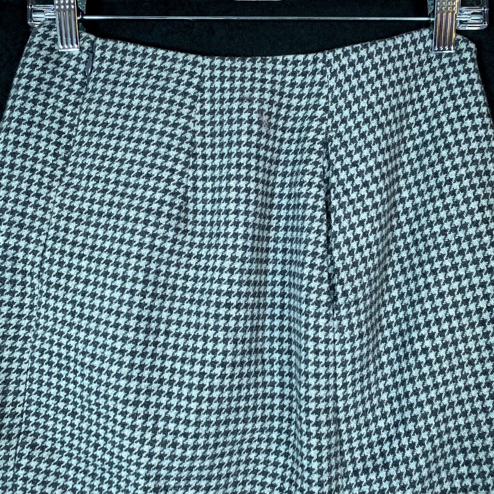 Uniqlo Uniqlo Skirt Black Gray Pull On Side Zip Tweed Houndstooth Wool Blend 4 Mini Short Womens Size 27" / US 4 / IT 40 - 2 Thumbnail