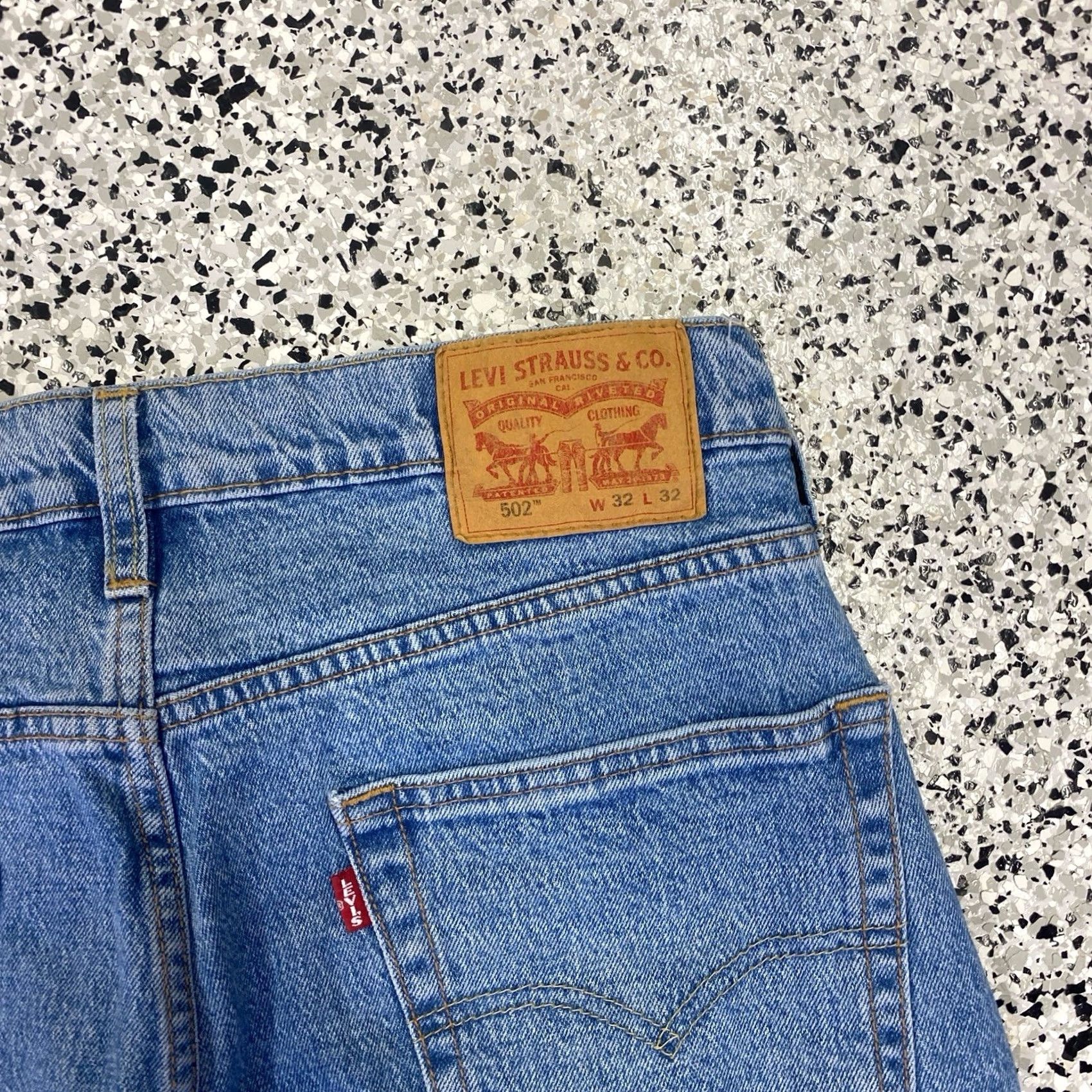 Levi's Levi's 502 Regular Tapered Fit Jeans Blue Denim 32x32 Mens Regular Waist 32 Inseam 32 Pocket 5-Pocket Denim Pants Sample Size US 32 / EU 48 - 6 Thumbnail