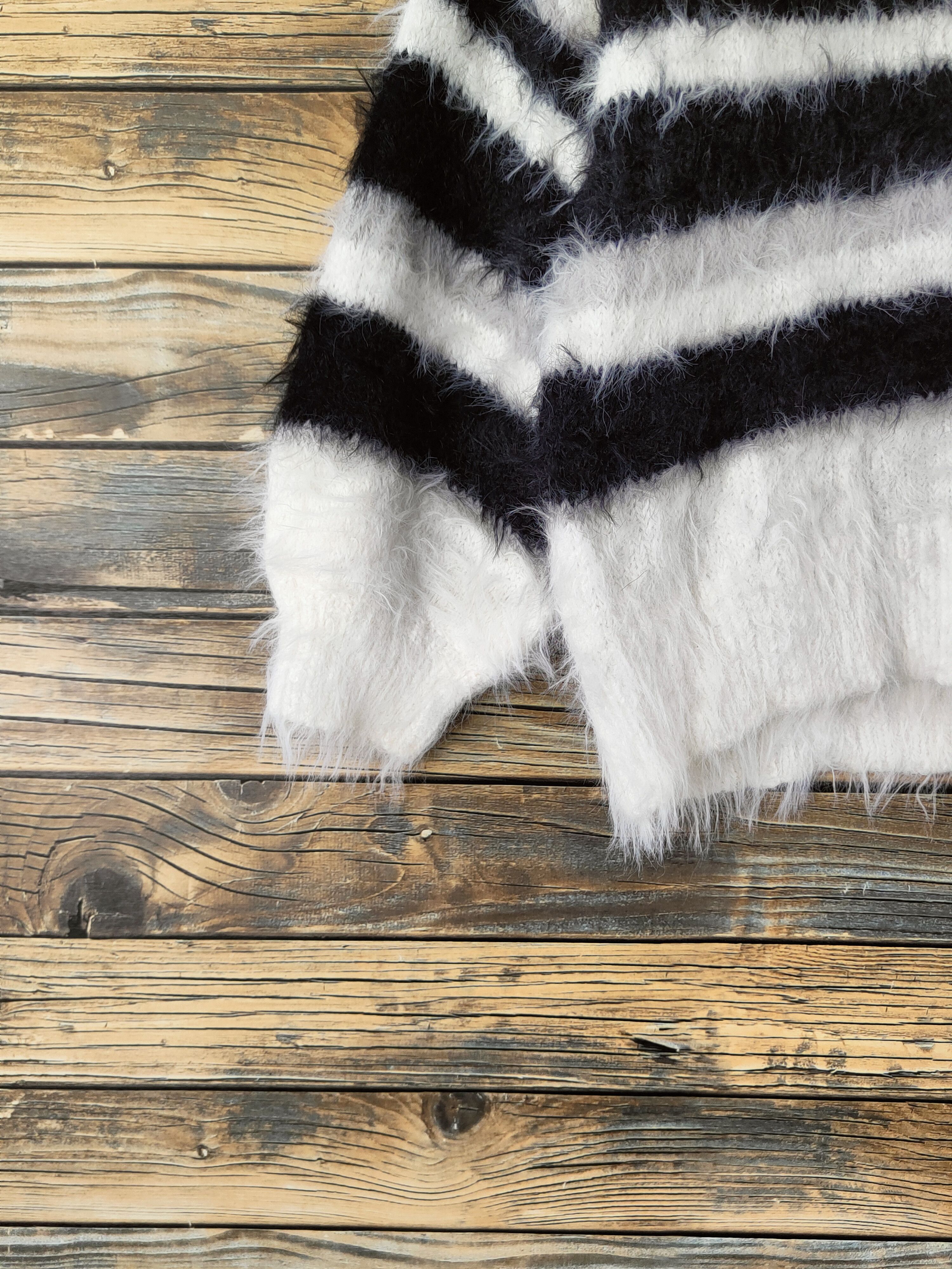 Japanese Brand DL Japan Black White shaggy Fur Mohair Knitwear #46-1017 Size L / US 10 / IT 46 - 4 Thumbnail