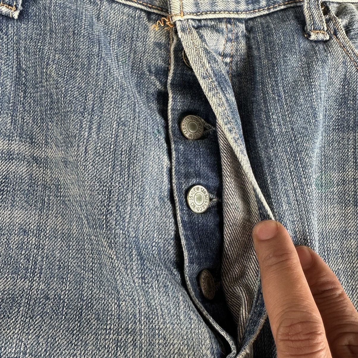 Levi's Levis 501 Distressed Faded Vintage Denim 36x30 D581 Size US 36 / EU 52 - 15 Thumbnail