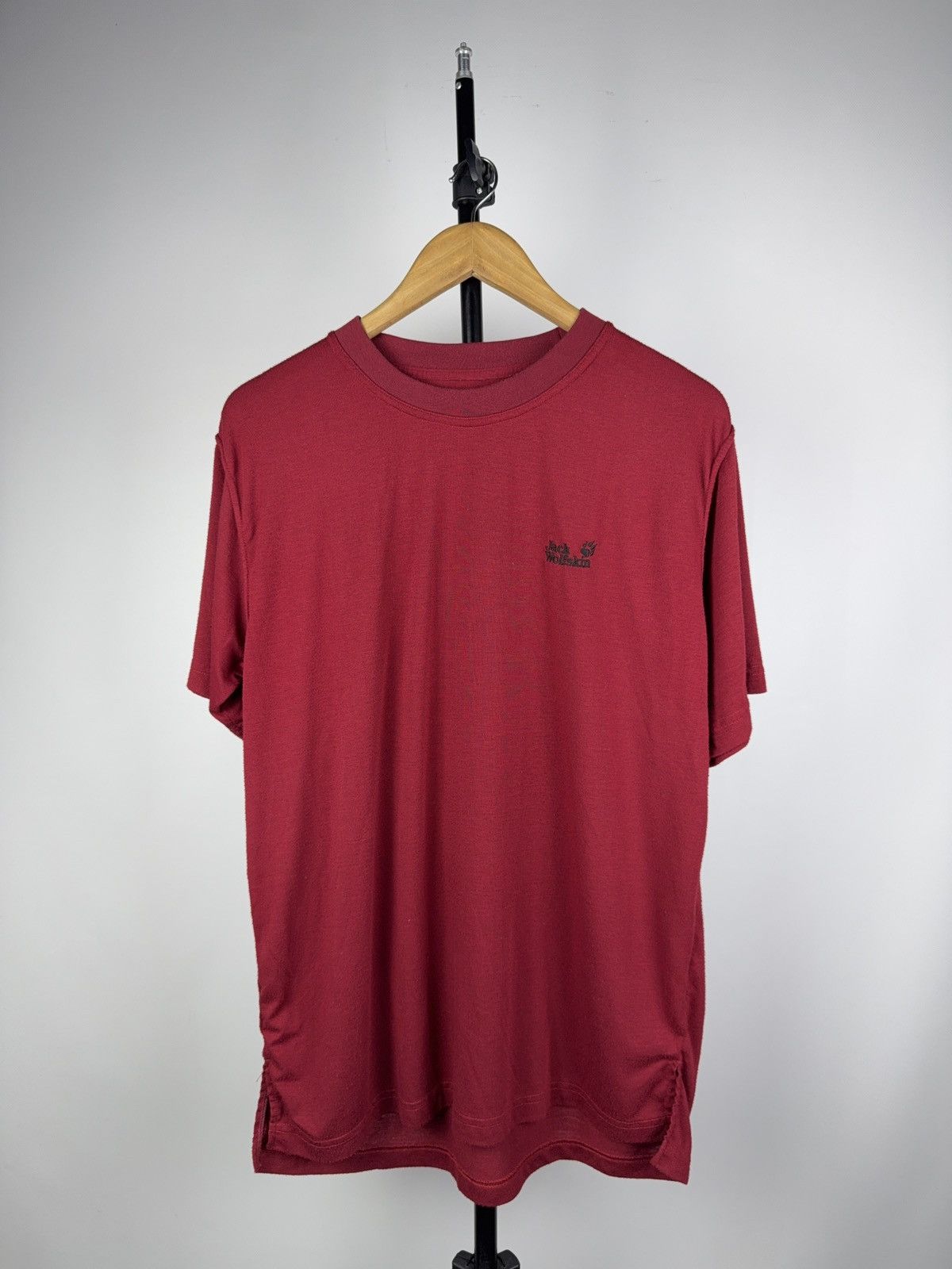 Jack Wolfskin 90s Jack Wolfskin Red Outdoor Logo Pawprint T-Shirt XL Size US L / EU 52-54 / 3 - 2 Thumbnail
