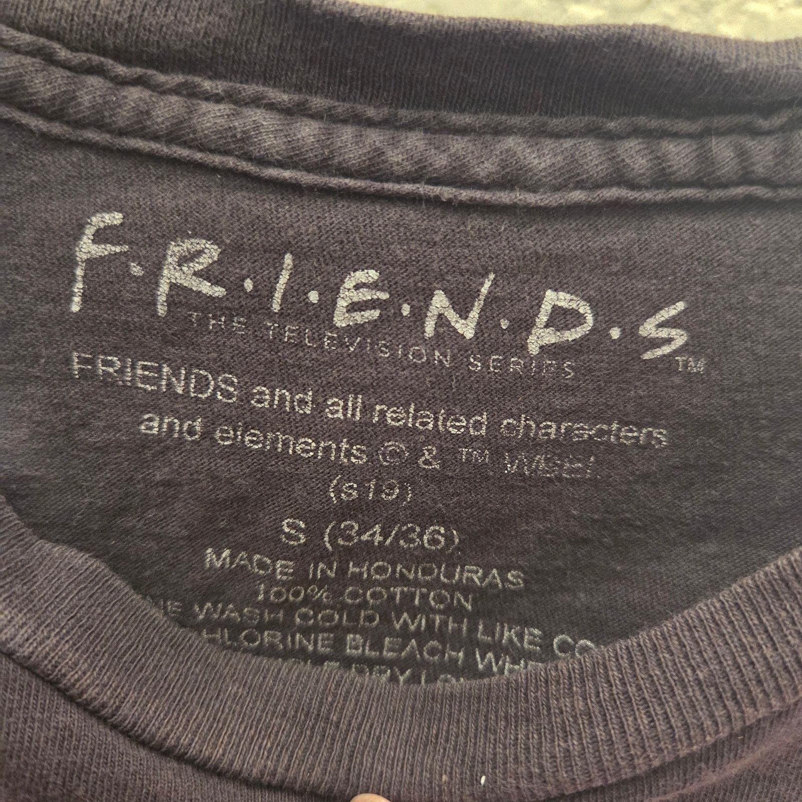 Amongst Friends Vintage Black F.R.I.E.N.D.S T-Shirt - Women's Small Size S / US 4 / IT 40 - 5 Thumbnail