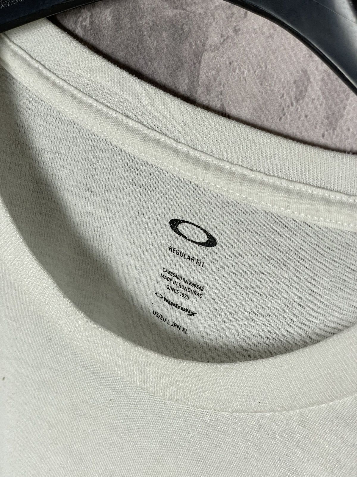 Oakley Oakley Vintage Fade y2k White baggy Streetwear t-shirt Size US L / EU 52-54 / 3 - 9 Thumbnail
