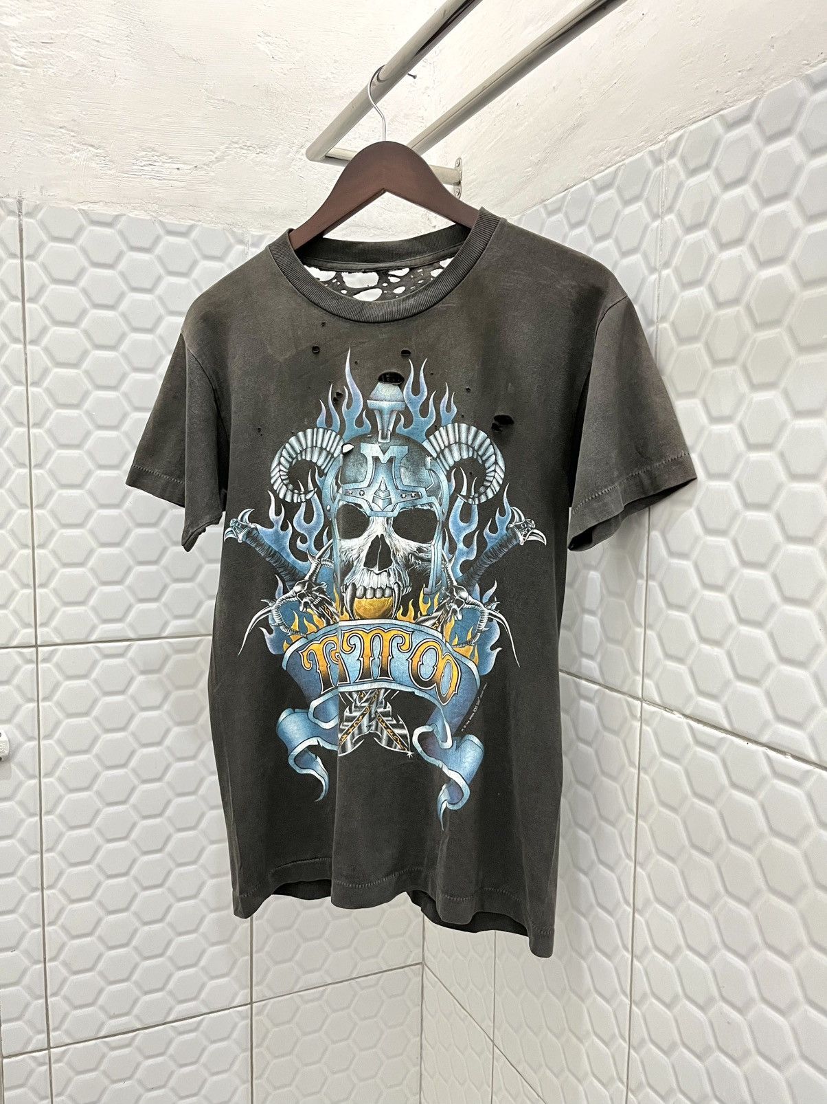 Vintage Vintage 90's Thrashed Sun Faded Skull Tatto Tee Size US M / EU 48-50 / 2 - 5 Thumbnail