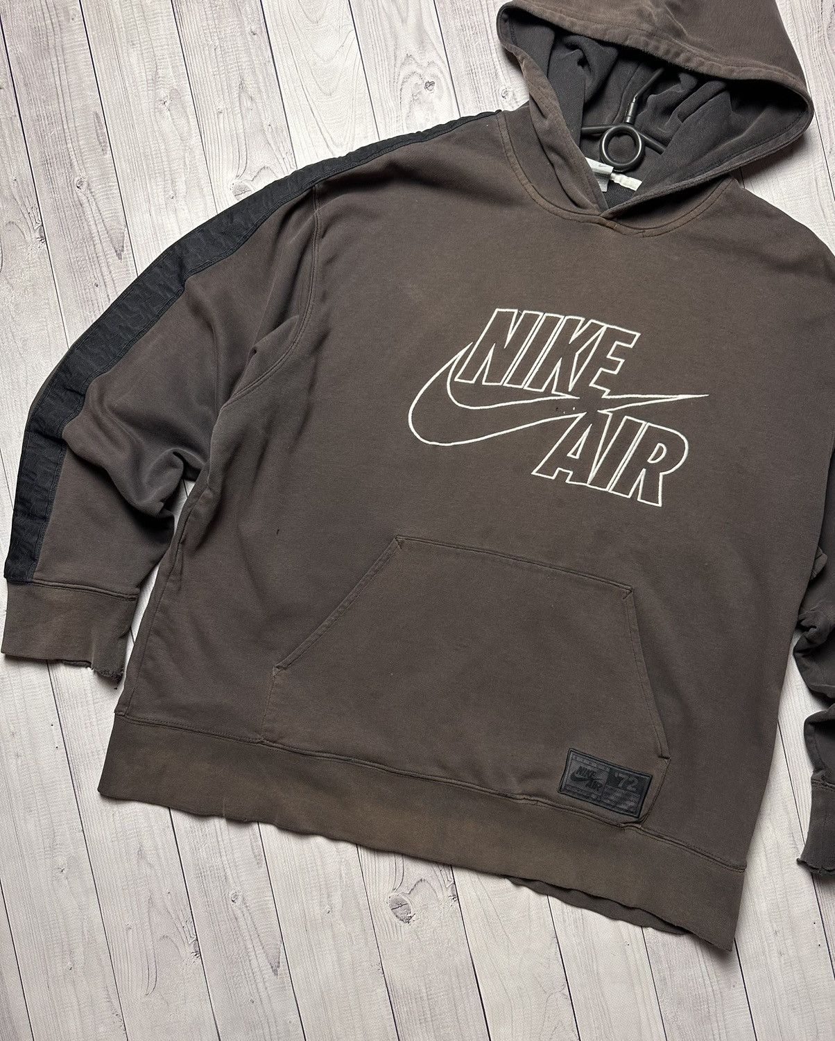 Nike × Vintage Vintage Nike air hoodie brown big logo distressed size XL Size US XL / EU 56 / 4 - 2 Thumbnail