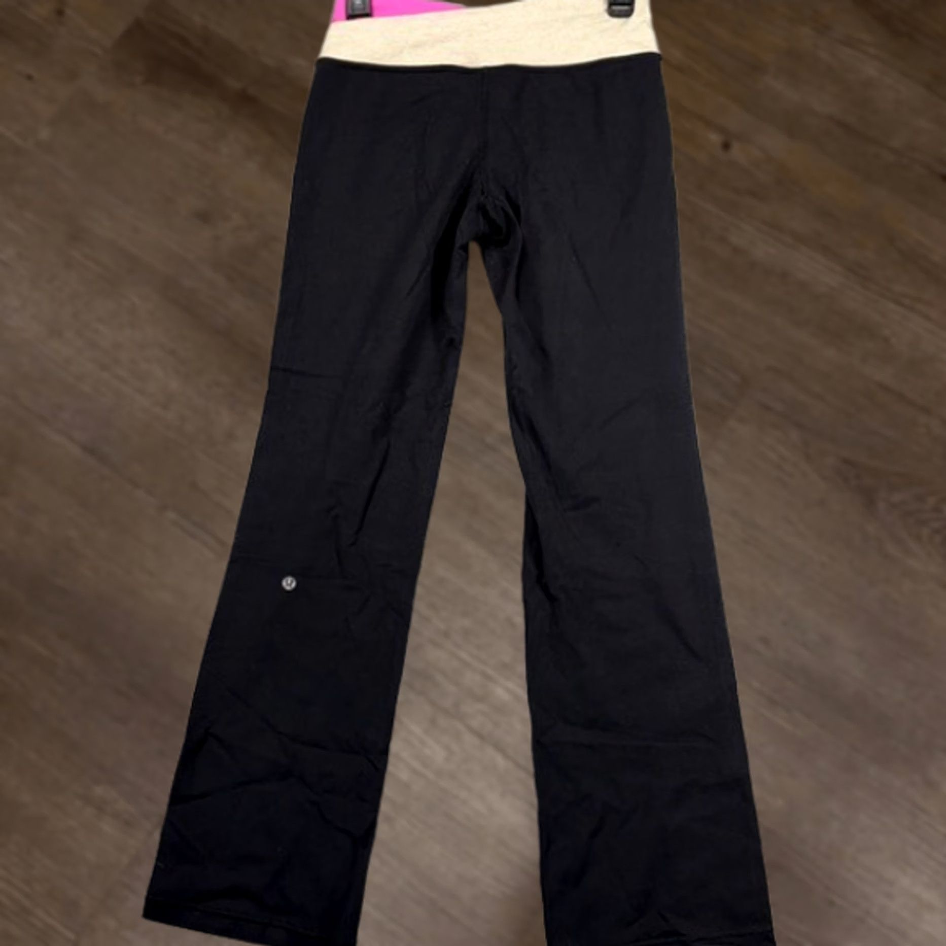 Lululemon Lululemon Athletica Flared Hiking Pant Womens 6 Reg Black Floral Stretch Outdoor Pants Athletic Womens 6 Reg Black Size 28" / US 6 / IT 42 - 1 Thumbnail