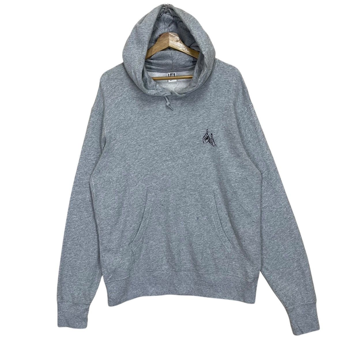 Uniqlo Gen Hosnino Big Logo Pullover Hoodie Size US L / EU 52-54 / 3 - 6 Thumbnail