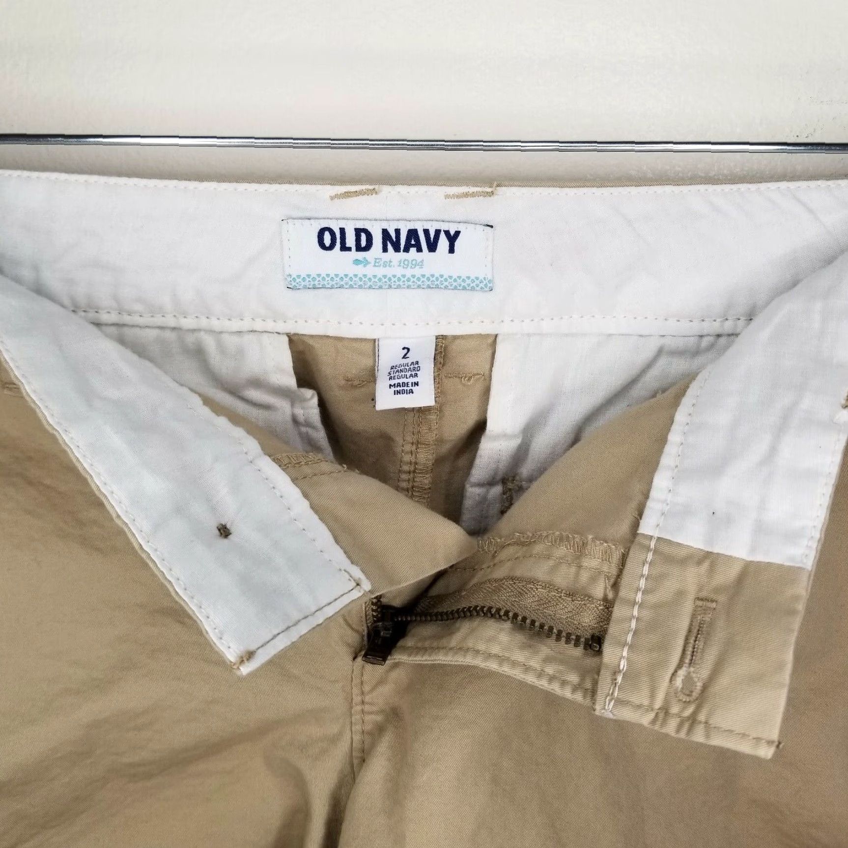 Old Navy Old Navy Womens Beige Regular Shorts Size 2 Bermuda Short Short Beige Women Regular Size 2 Old Navy Size 26" / US 2 / IT 38 - 3 Thumbnail