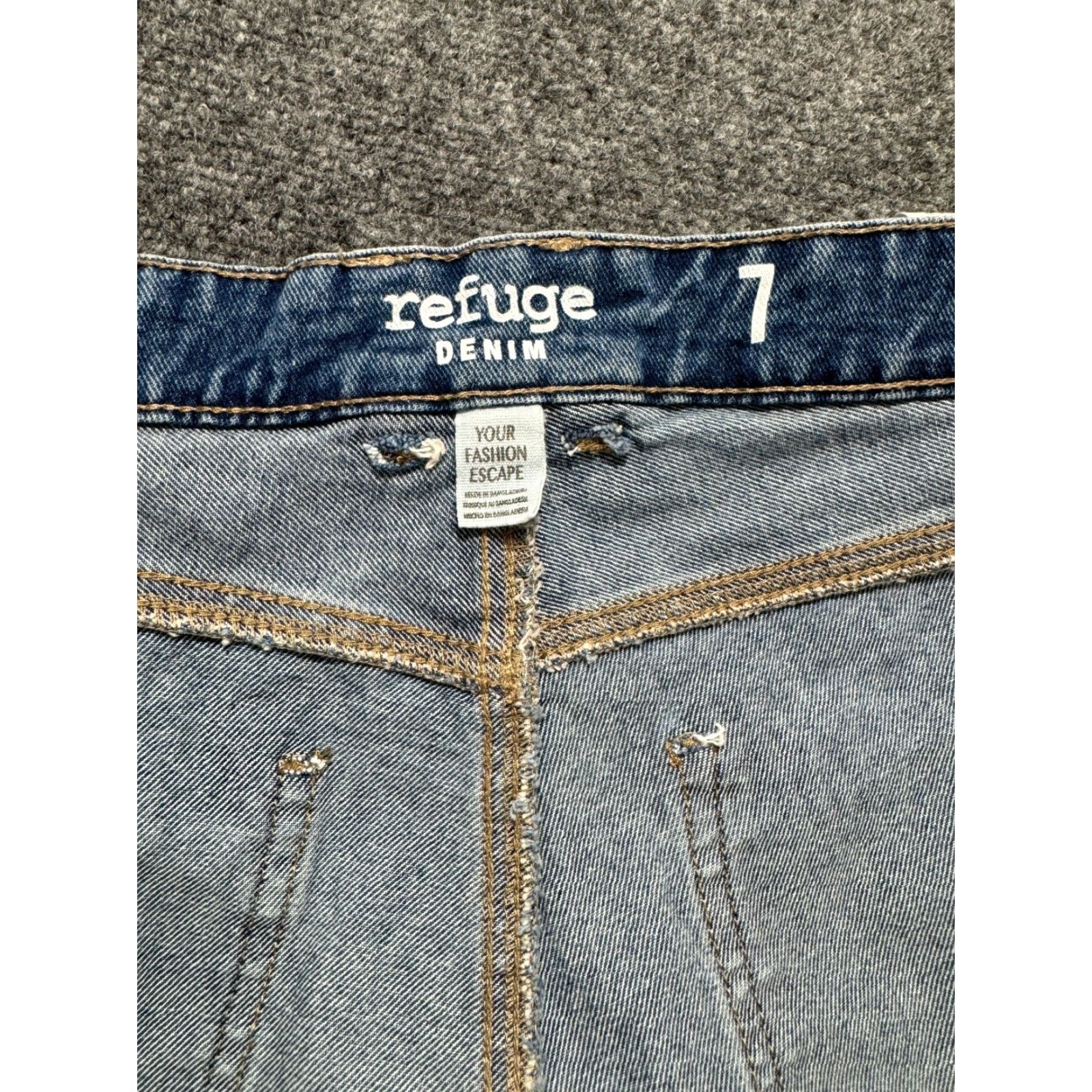 Denime VINTAGE Refuge Denim Distressed Ripped Jean Shorts Juniors Size 7 Blue Cuffed Size 30" / US 8 / IT 44 - 8 Thumbnail