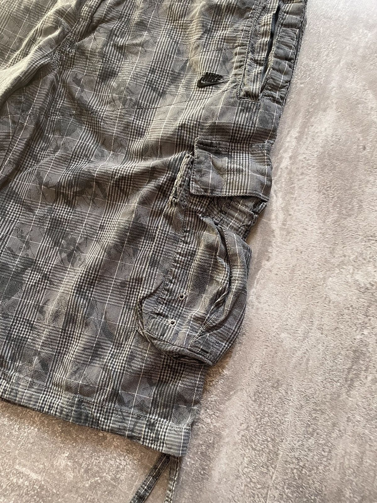 Nike × Vintage Vintage Nike Cargo Shorts Y2K Size US 32 / EU 48 - 4 Thumbnail