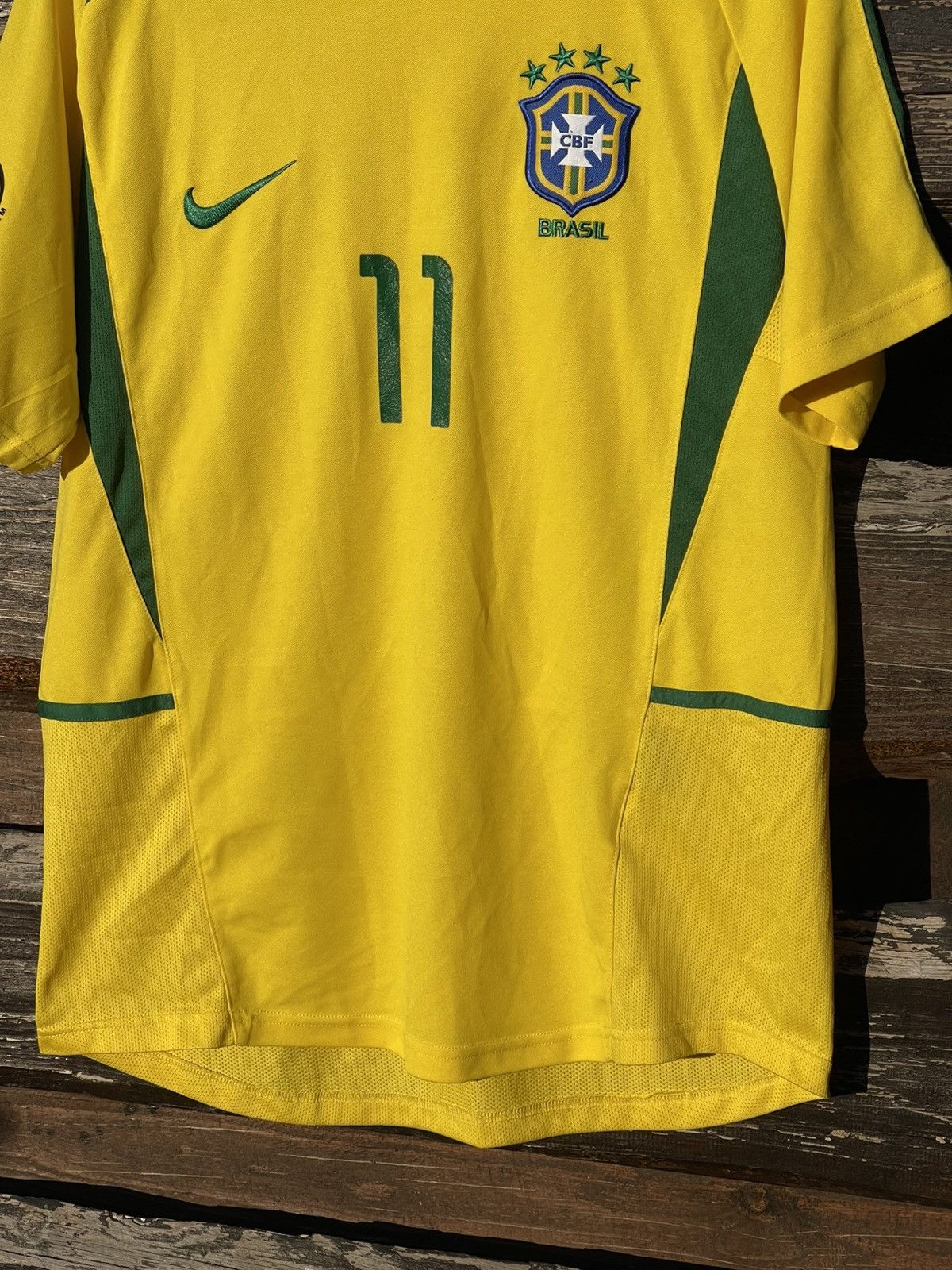 Nike 2002 Nike Brazil #11 Ronaldinho soccer jersey vintage Size US L / EU 52-54 / 3 - 4 Thumbnail