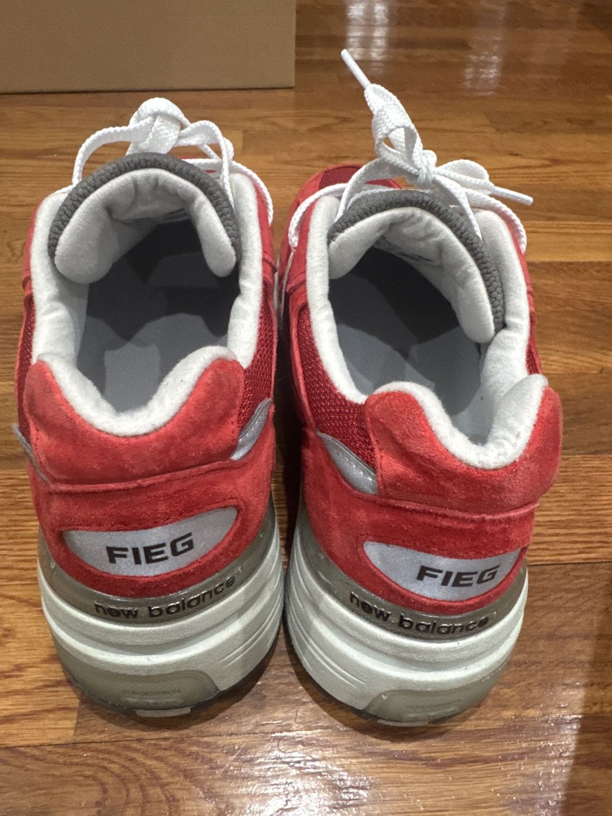 Kith × New Balance New Balance 992 Kith Kithmas Red Size US 9.5 / EU 42-43 - 4 Thumbnail