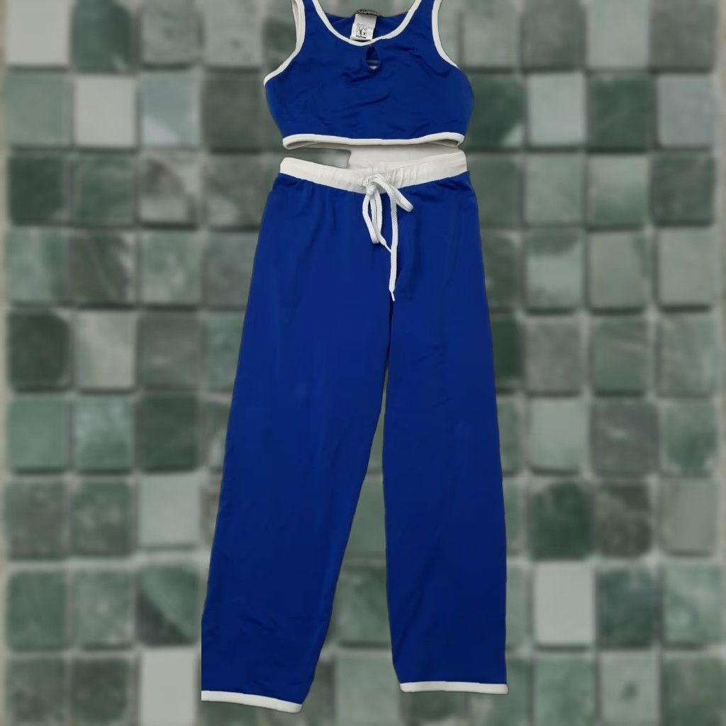 Everlast Everlast Workout Outfit top and pants blue and white womens nylon petite small S Cropped Inseam 19 Waist 20 PS/ Petite Womens Activewear Nylon Shorts? Size S / US 4 / IT 40 - 1 Thumbnail