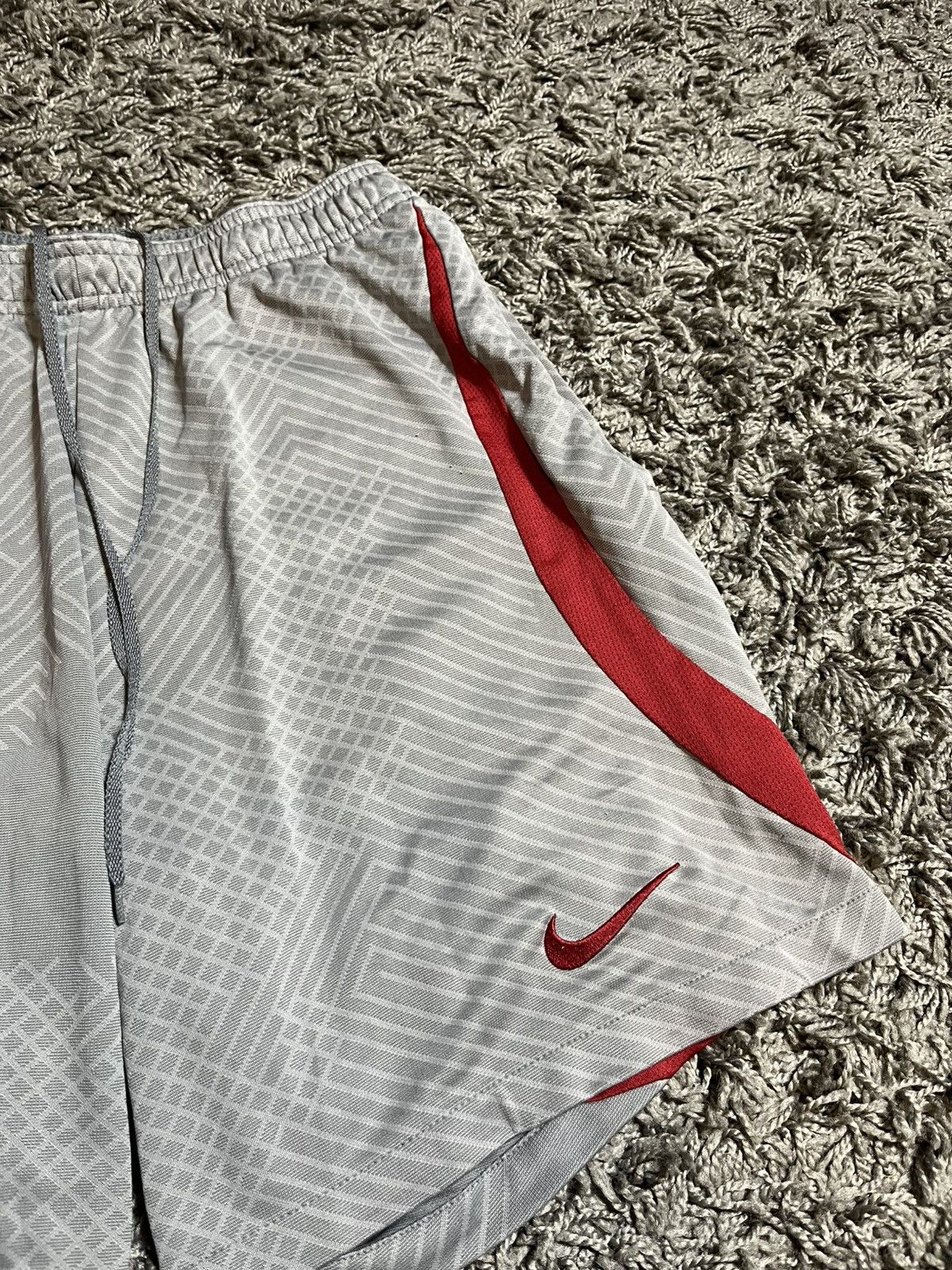 Nike NIKE LIVERPOOL 2022/23 SOCCER FOOTBALL JERSEY SHORTS Size US 32 / EU 48 - 3 Thumbnail