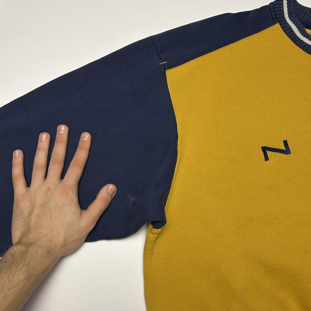 Nike Vintage Nike 90’s Sweatshirt Y2K Big Logo Swoosh RARE Size US L / EU 52-54 / 3 - 7 Thumbnail