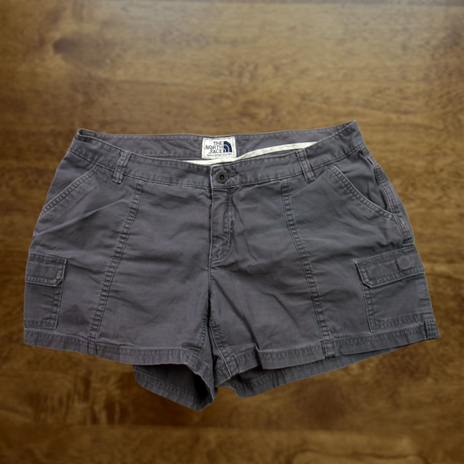 The North Face The North Face Shorts Womens 12 Casual Chino Pockets Lightweight Gray Casual Size 34" / US 12 / IT 48 - 1 Thumbnail