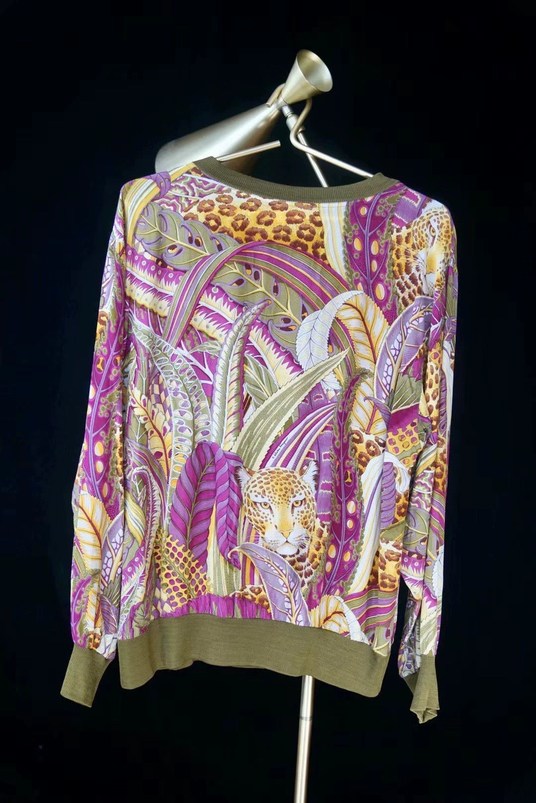 Salvatore Ferragamo Ferragamo Vintage Tropical Jungle Cheetah Silk Top Size L / US 10 / IT 46 - 4 Thumbnail