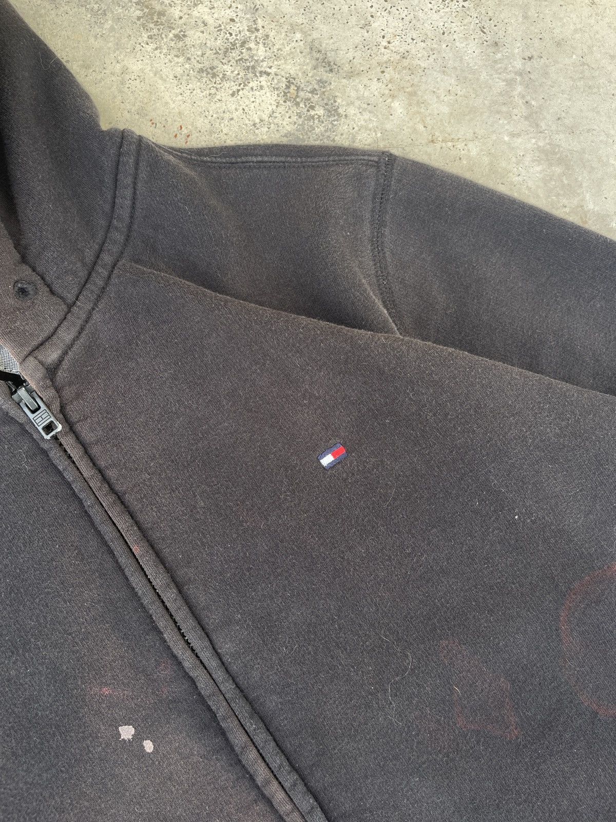 Tommy Hilfiger × Vintage Vintage Faded Black Tommy Hilfiger Zip Up Hoodie Size US L / EU 52-54 / 3 - 7 Thumbnail