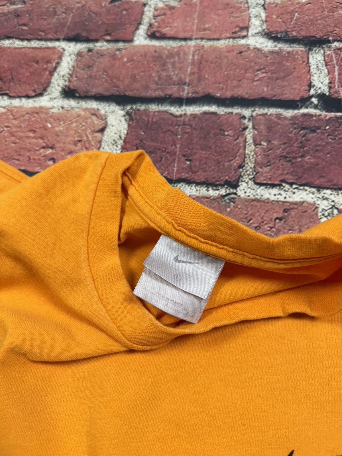 Vintage Vintage Nike Mini Swoosh T-Shirt Mustard Yellow 90s Y2K Size US L / EU 52-54 / 3 - 6 Thumbnail