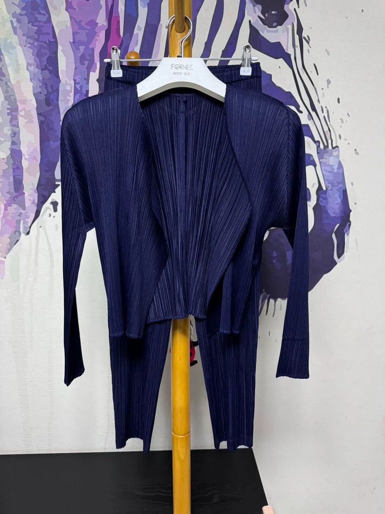 Issey Miyake Issey Miyake size:3 Dark blue pleated cardigan Size S / US 4 / IT 40 - 2 Thumbnail