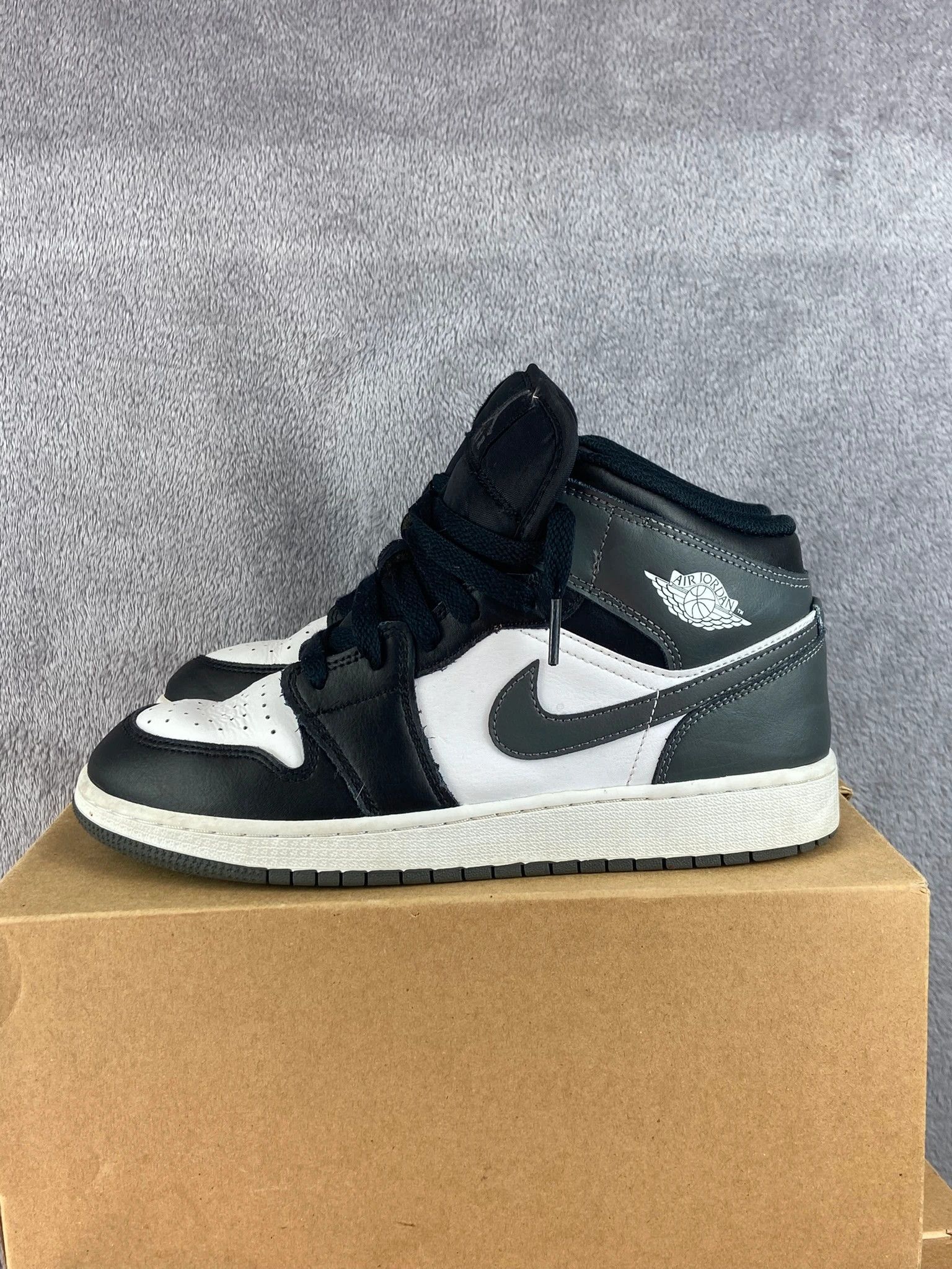 Jordan Brand Jordan sneakers white grey retro vintage streetwear classic Size US 7 / EU 40 - 2 Thumbnail