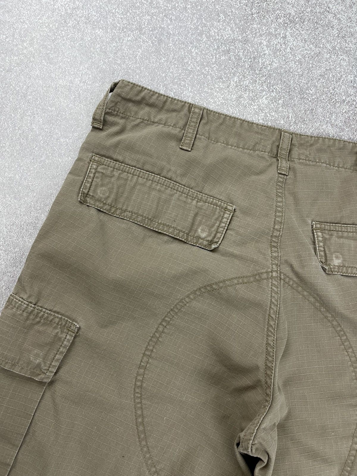 Carhartt Vintage Carhartt Regular Cargo Shorts Size 31 Size US 31 - 10 Thumbnail