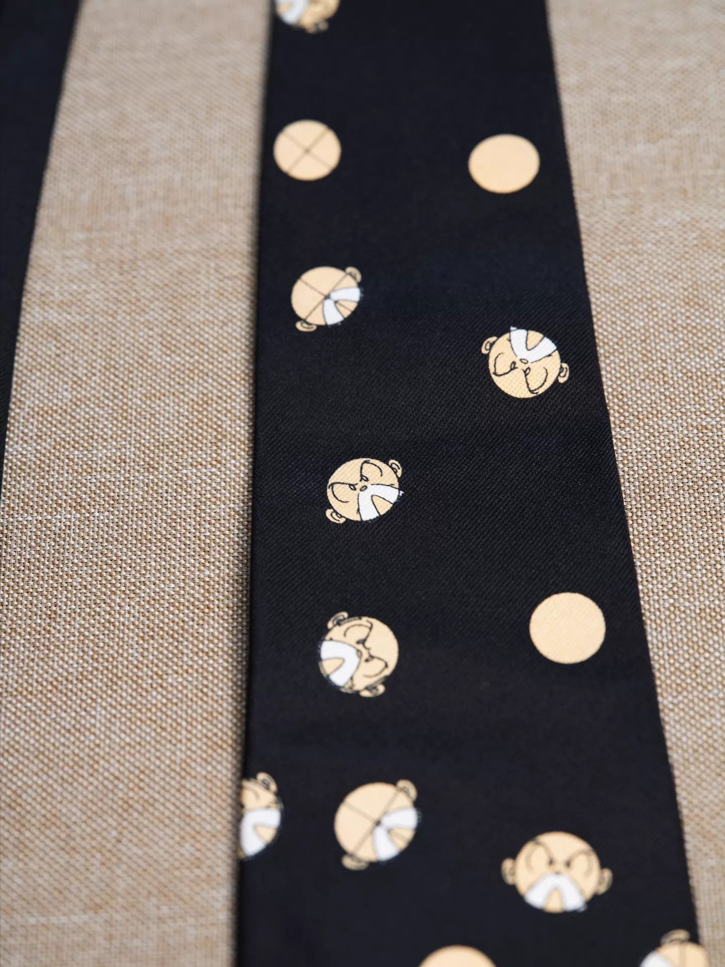 Yohji Yamamoto Yohji Yamamoto Tezuka Osamu Beard Dad Tie Size ONE SIZE - 3 Thumbnail