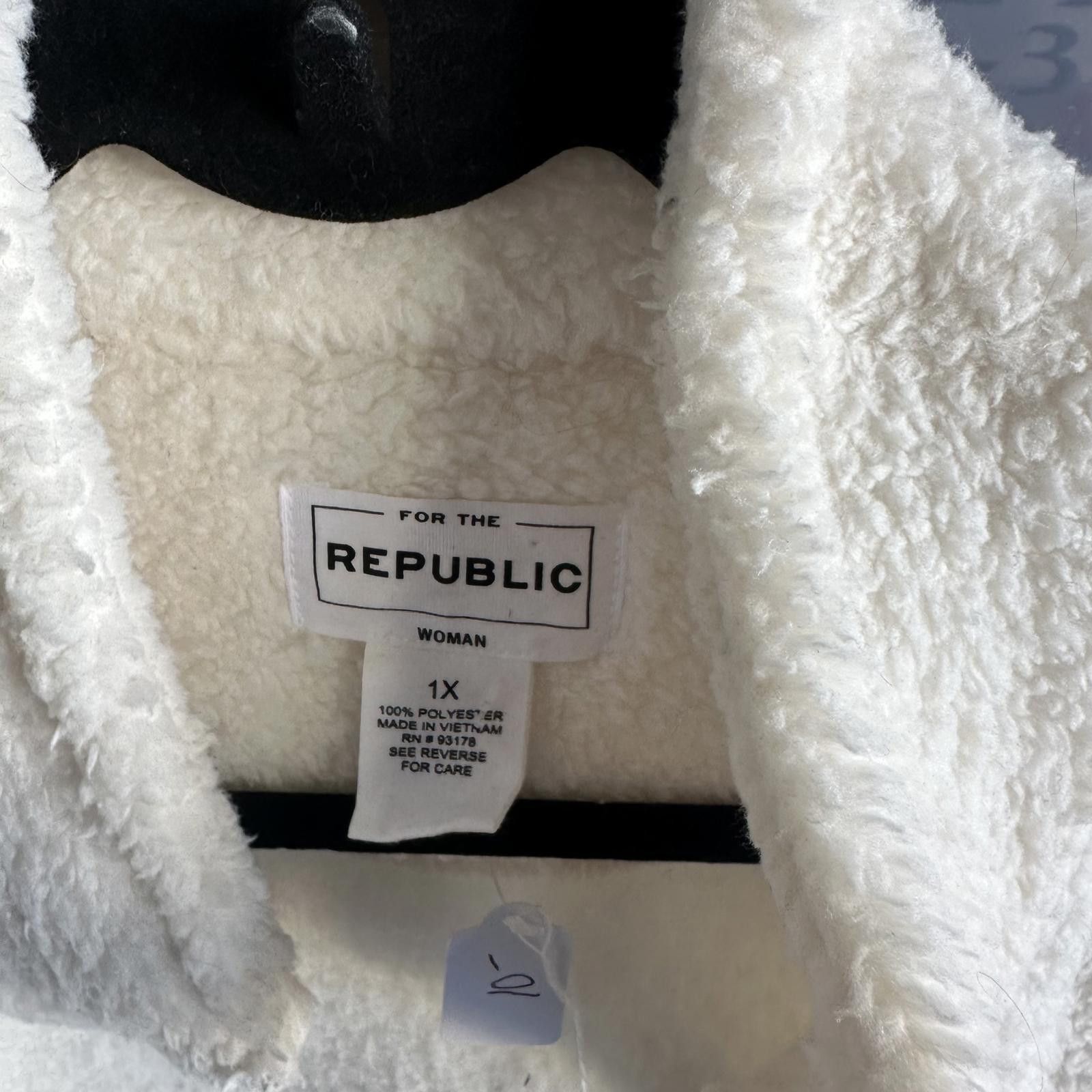 Designer Cozy Fleece Vest by FOR THE REPUBLIC - Women’s Size 1X Size XL / US 12-14 / IT 48-50 - 2 Thumbnail