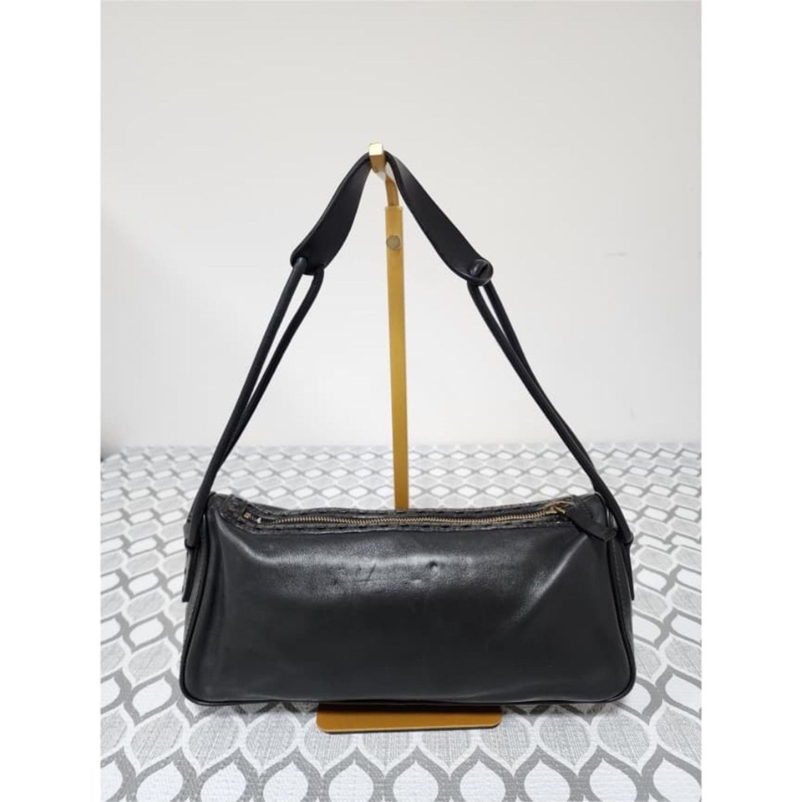 Gucci Authentic Gucci Vintage Leather Shoulder Bag Black Size ONE SIZE - 7 Thumbnail