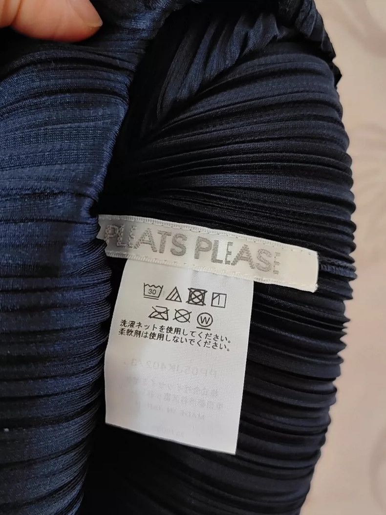 Issey Miyake Issey Miyake size:3 A dark blue high-neck sleeveless vest Size S / US 4 / IT 40 - 5 Thumbnail