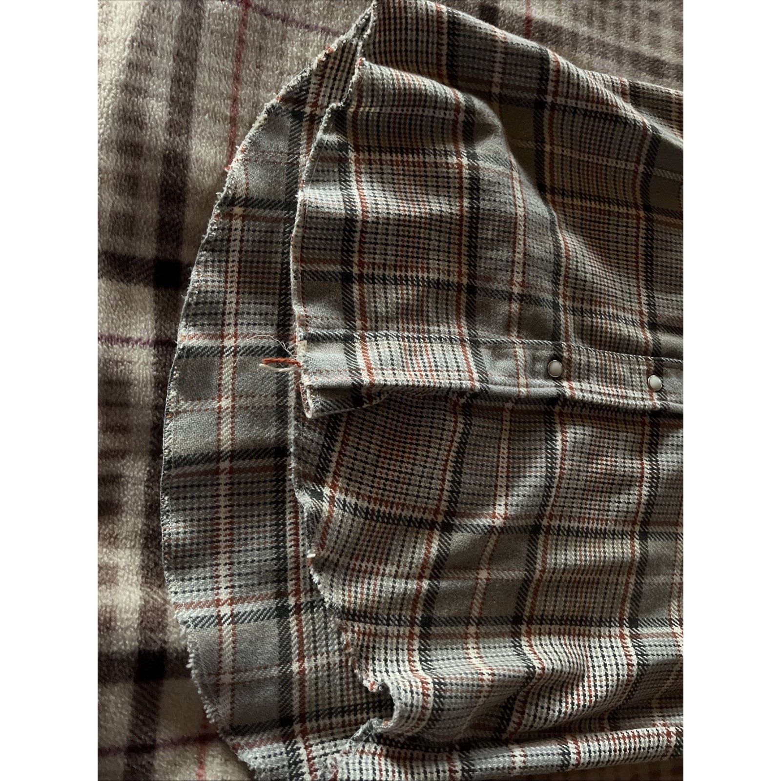 Wrangler Vintage 60s Wrangler 15 x 34 Gray Plaid Pearl Snap Shirt USA Size US M / EU 48-50 / 2 - 14 Thumbnail