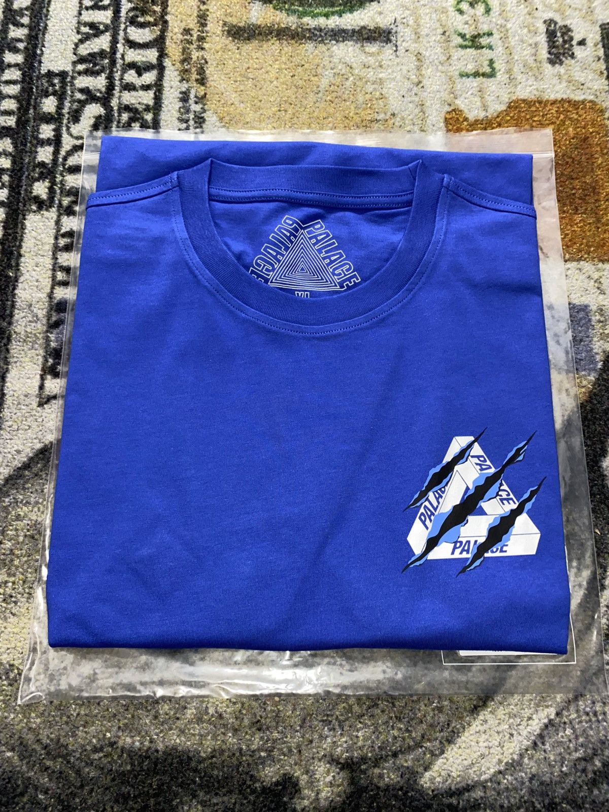 Palace Palace Ripped Tri Ferg T-Shirt Size US L / EU 52-54 / 3 - 2 Thumbnail