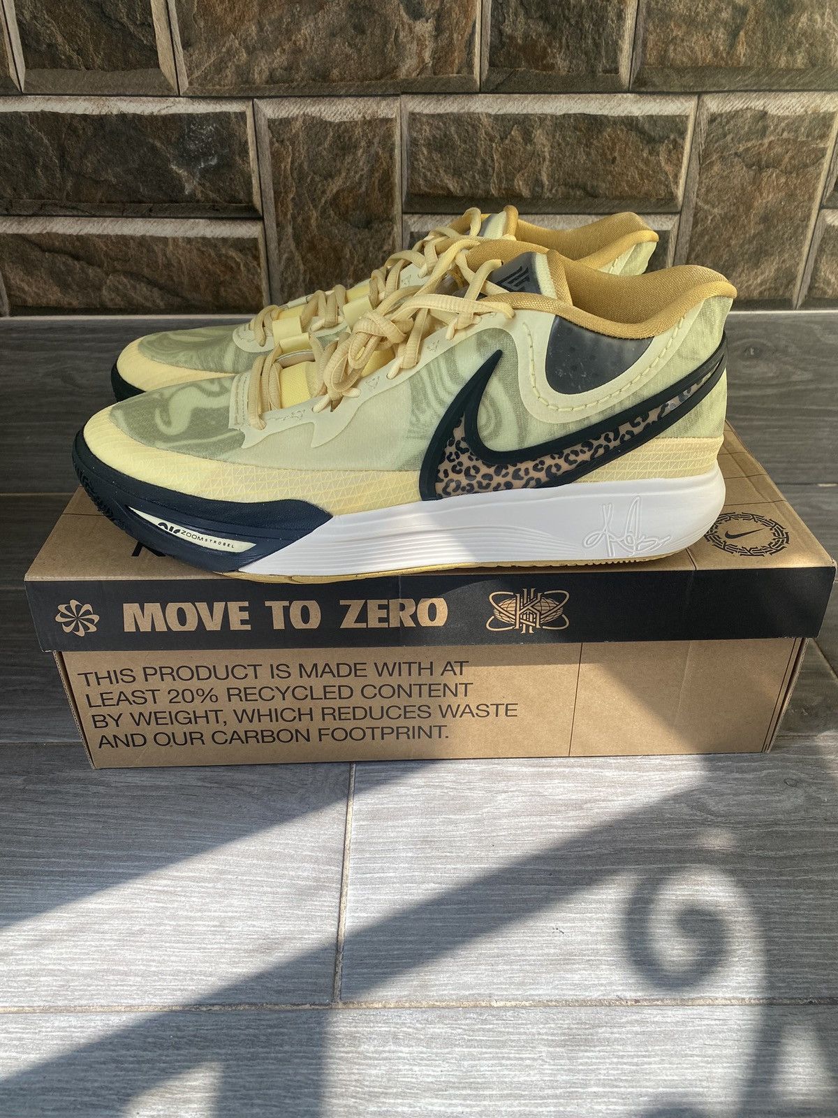 Nike Nike Kyrie 8 Citron Tint Leopard size 13 Size US 13 / EU 46 - 2 Thumbnail