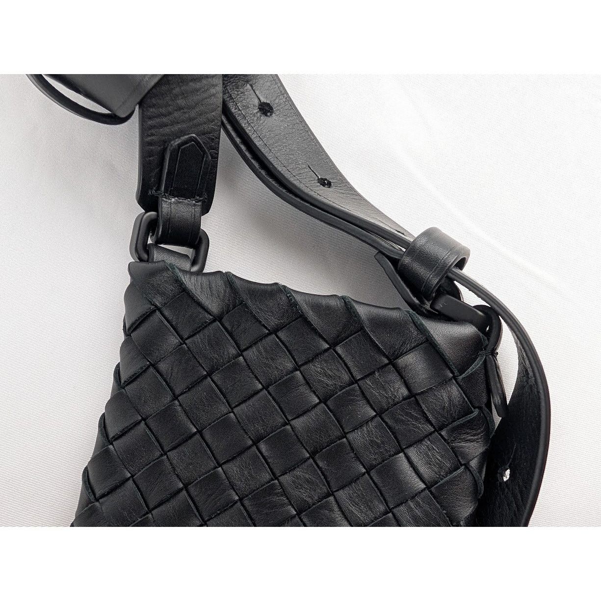 Bottega Veneta o1rshd1 Size: OS / Intrecciato Cabat in Black Size ONE SIZE - 7 Thumbnail