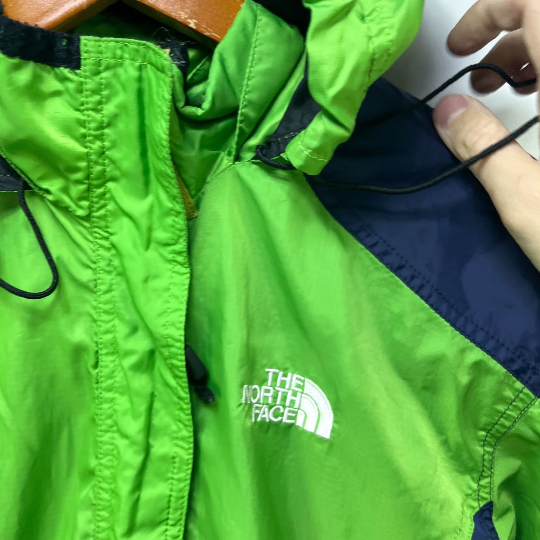 The North Face VINTAGE The North Face Mountain Shell Jacket Women M Green Camouflage 90s Rain Coat Pockets All Seasons Size M / US 6-8 / IT 42-44 - 3 Thumbnail