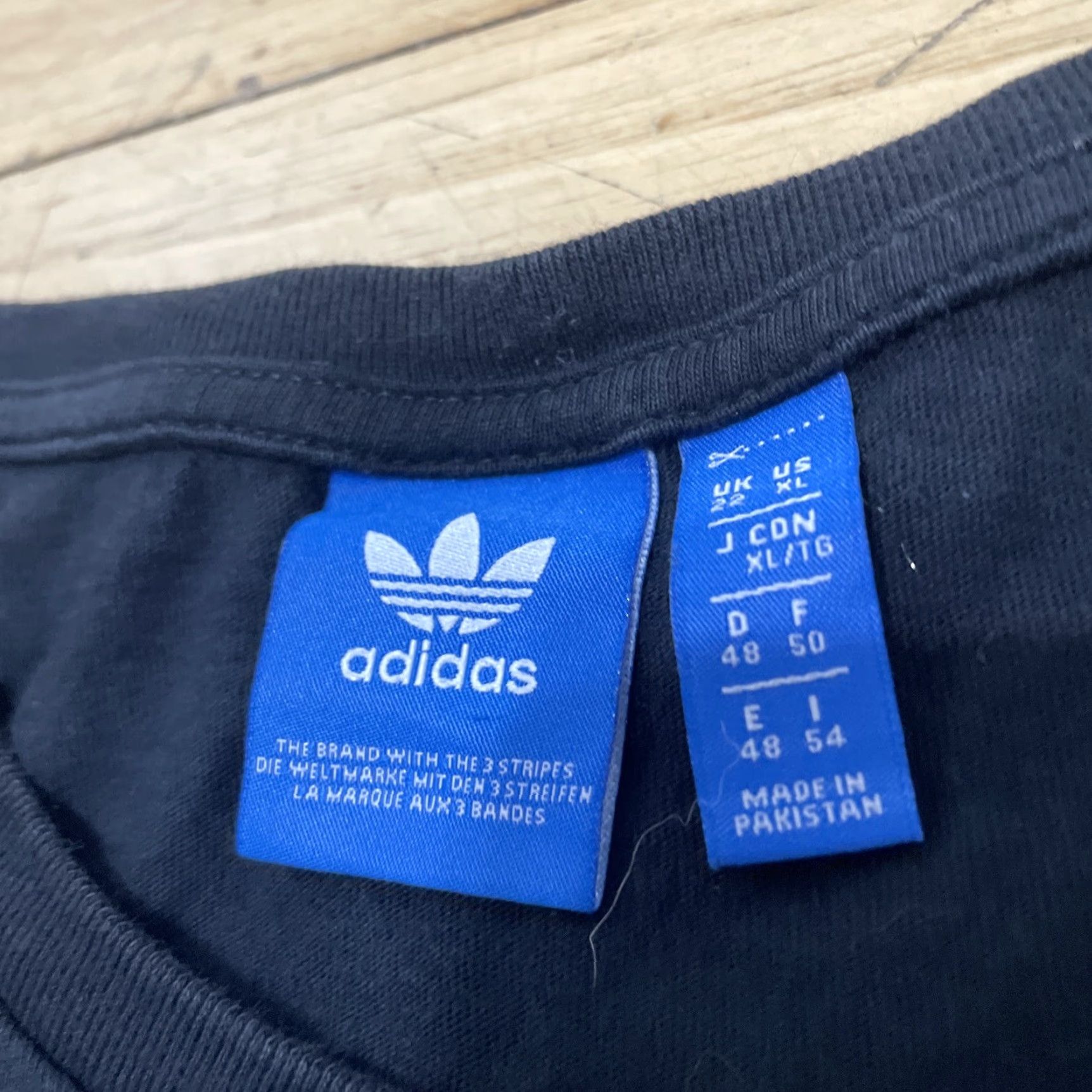 Adidas VINTAGE ADIDAS T Shirt XL Womens Black White Skater Trefoil Logo Sewn Tag Y2k Vtg Tee Size XL / US 12-14 / IT 48-50 - 4 Thumbnail